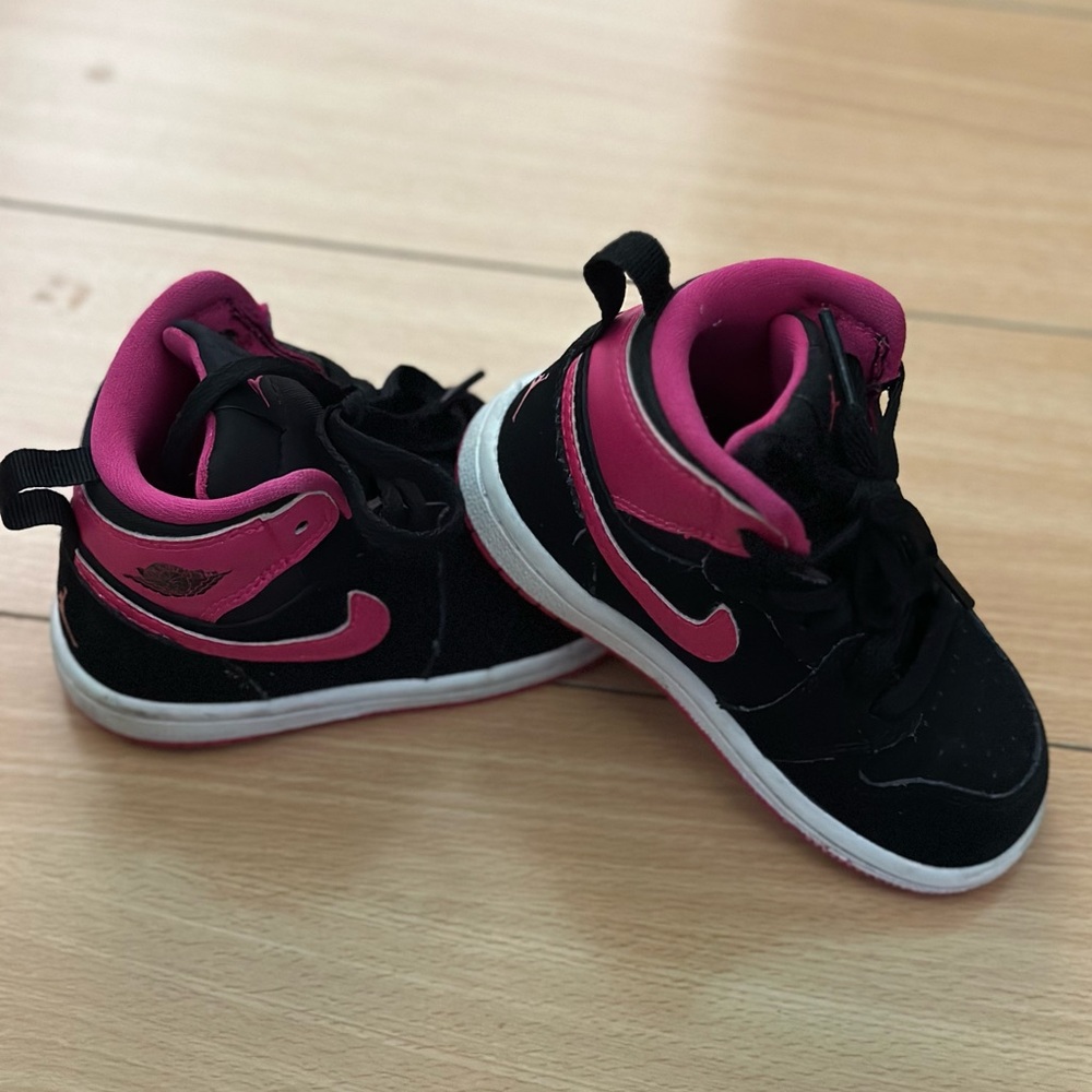 Nike Air Jordan Retro high vivid pink